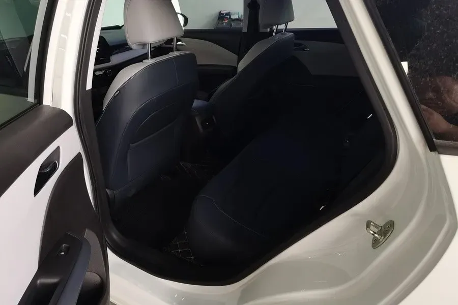 2023 Chevrolet Monza 1.5L 113HP L4 6DCT,autocango,china used car exporter,china ev exporter,chinese used car exporter,chinese used ev exporter