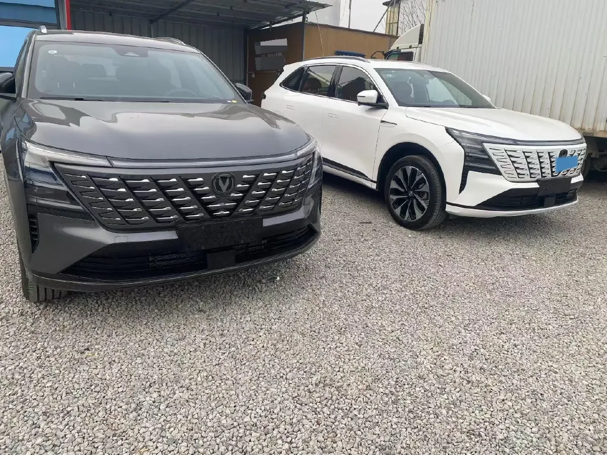 2025 ChangAn CS75 Plus 2.0T 233HP L4 8AT,autocango,china used car exporter,china ev exporter,chinese used car exporter,chinese used ev exporter