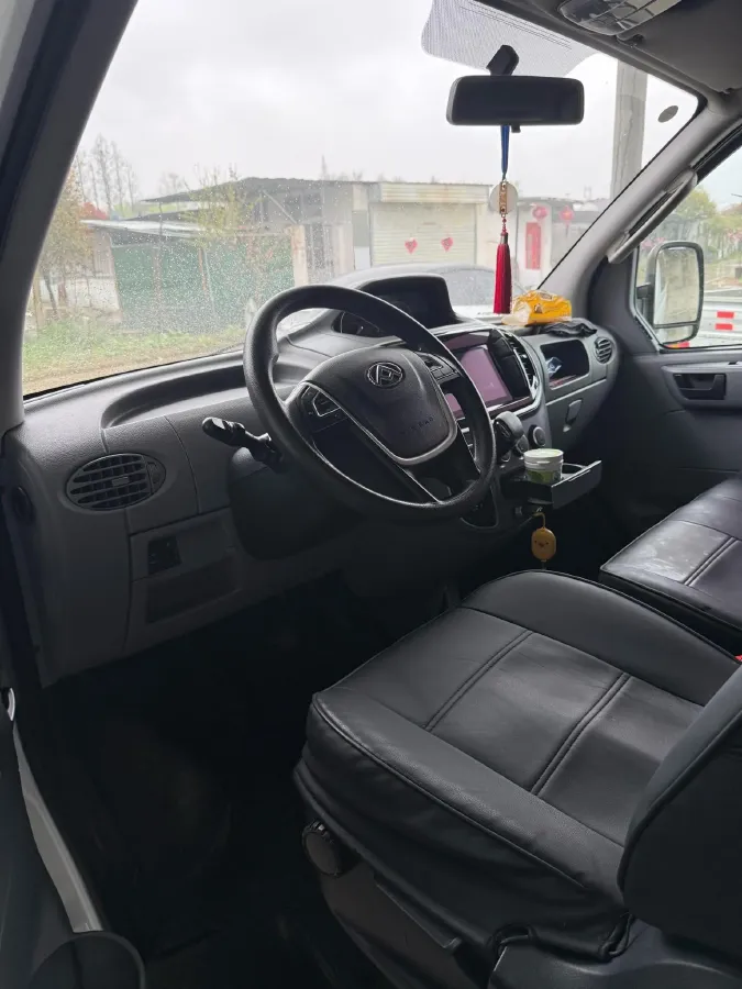 2023 MAXUS XinTu V80 2.0T 127HP L4 6MT,autocango,china used car exporter,china ev exporter,chinese used car exporter,chinese used ev exporter