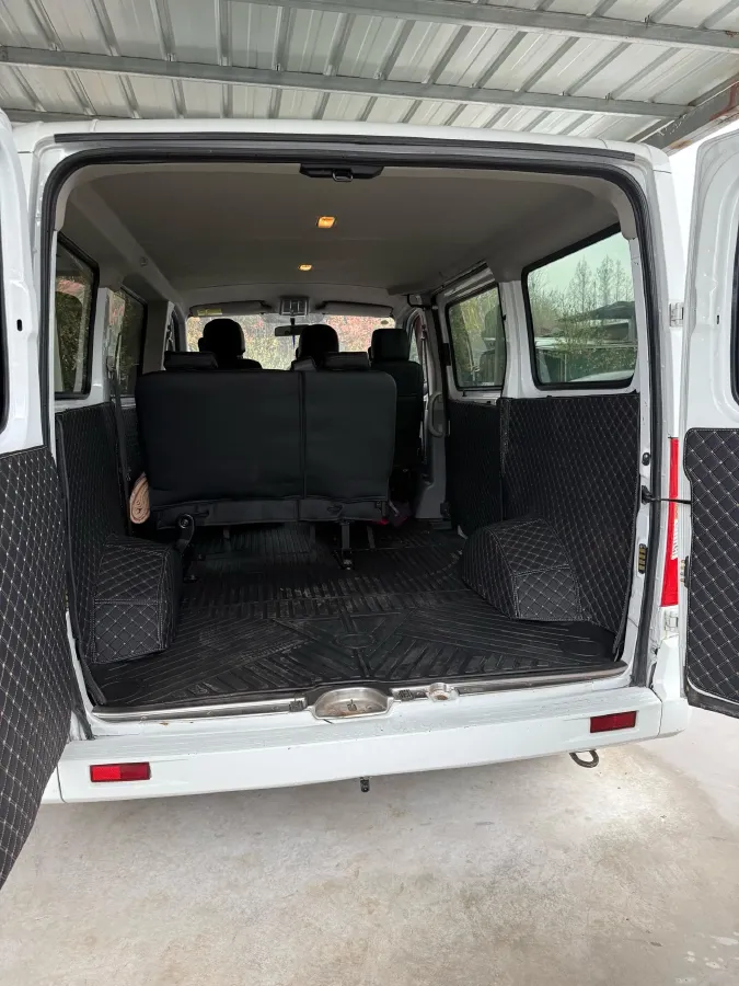 2023 MAXUS XinTu V80 2.0T 127HP L4 6MT,autocango,china used car exporter,china ev exporter,chinese used car exporter,chinese used ev exporter