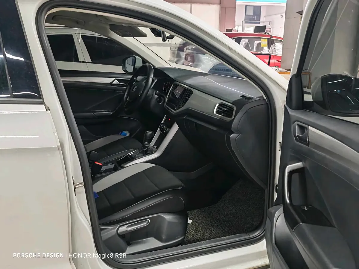 2021 Volkswagen T-Roc 1.4T 150HP L4 7DCT,autocango,china used car exporter,china ev exporter,chinese used car exporter,chinese used ev exporter