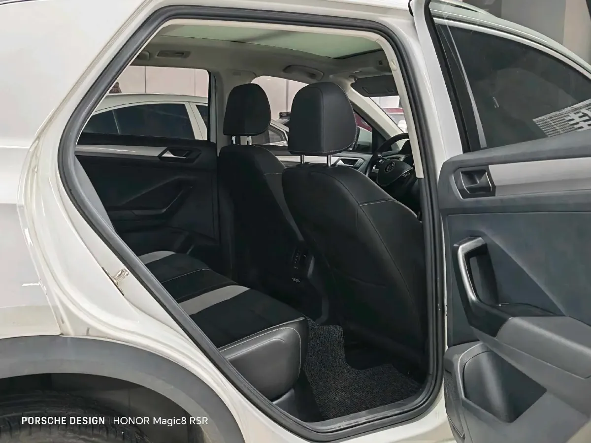 2021 Volkswagen T-Roc 1.4T 150HP L4 7DCT,autocango,china used car exporter,china ev exporter,chinese used car exporter,chinese used ev exporter