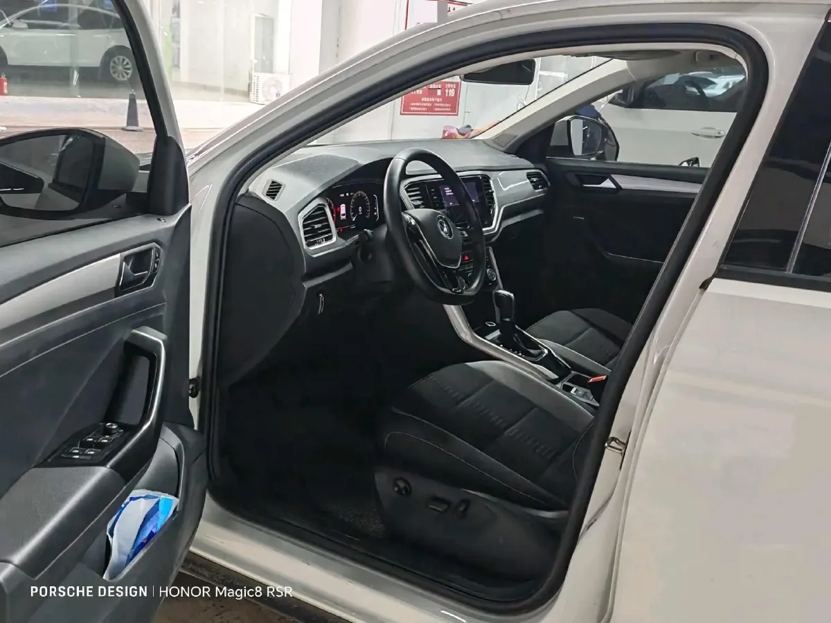 2021 Volkswagen T-Roc 1.4T 150HP L4 7DCT,autocango,china used car exporter,china ev exporter,chinese used car exporter,chinese used ev exporter