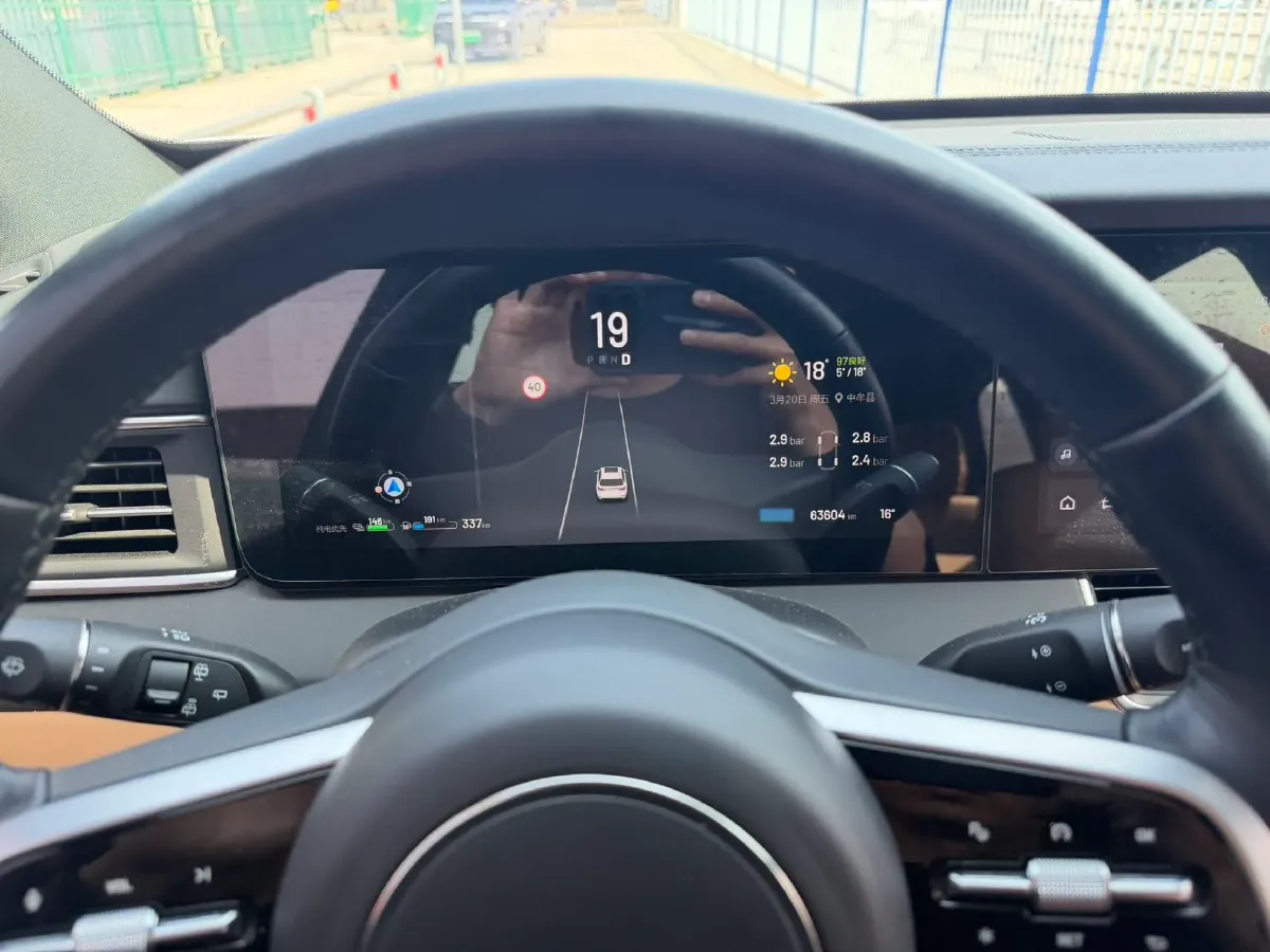 2021 Li ONE Range Extended 131HP REEV 40.5KWH,autocango,china used car exporter,china ev exporter,chinese used car exporter,chinese used ev exporter