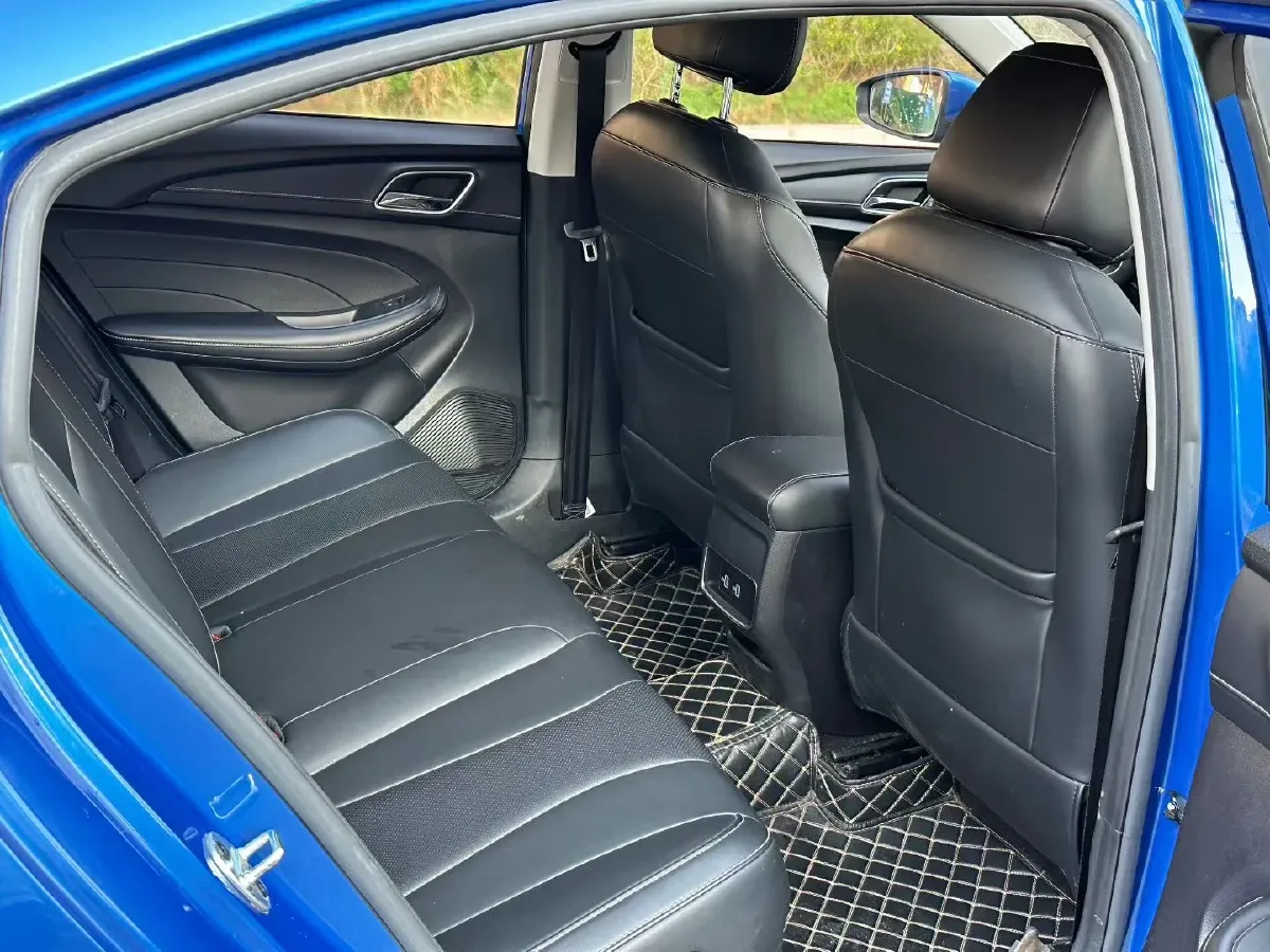 2019 Roewe i5 1.5L 120HP L4 5MT,autocango,china used car exporter,china ev exporter,chinese used car exporter,chinese used ev exporter