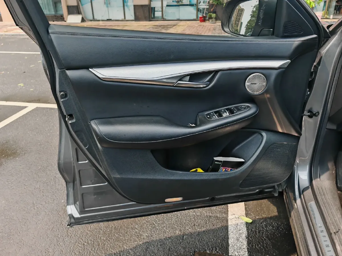 2018 Infiniti QX30 2.0T 211HP L4 7DCT,autocango,china used car exporter,china ev exporter,chinese used car exporter,chinese used ev exporter