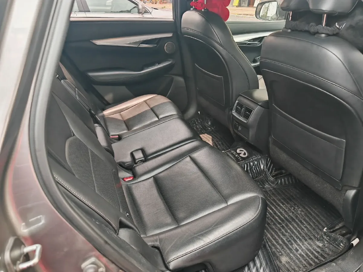 2018 Infiniti QX30 2.0T 211HP L4 7DCT,autocango,china used car exporter,china ev exporter,chinese used car exporter,chinese used ev exporter