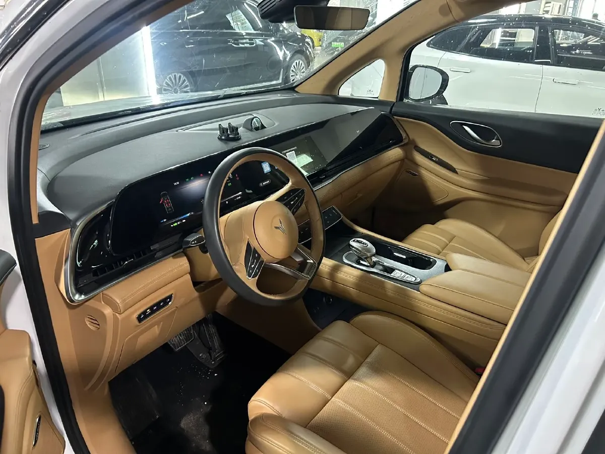 2022 Voyah Dream BEV 108.7KWH,autocango,china used car exporter,china ev exporter,chinese used car exporter,chinese used ev exporter