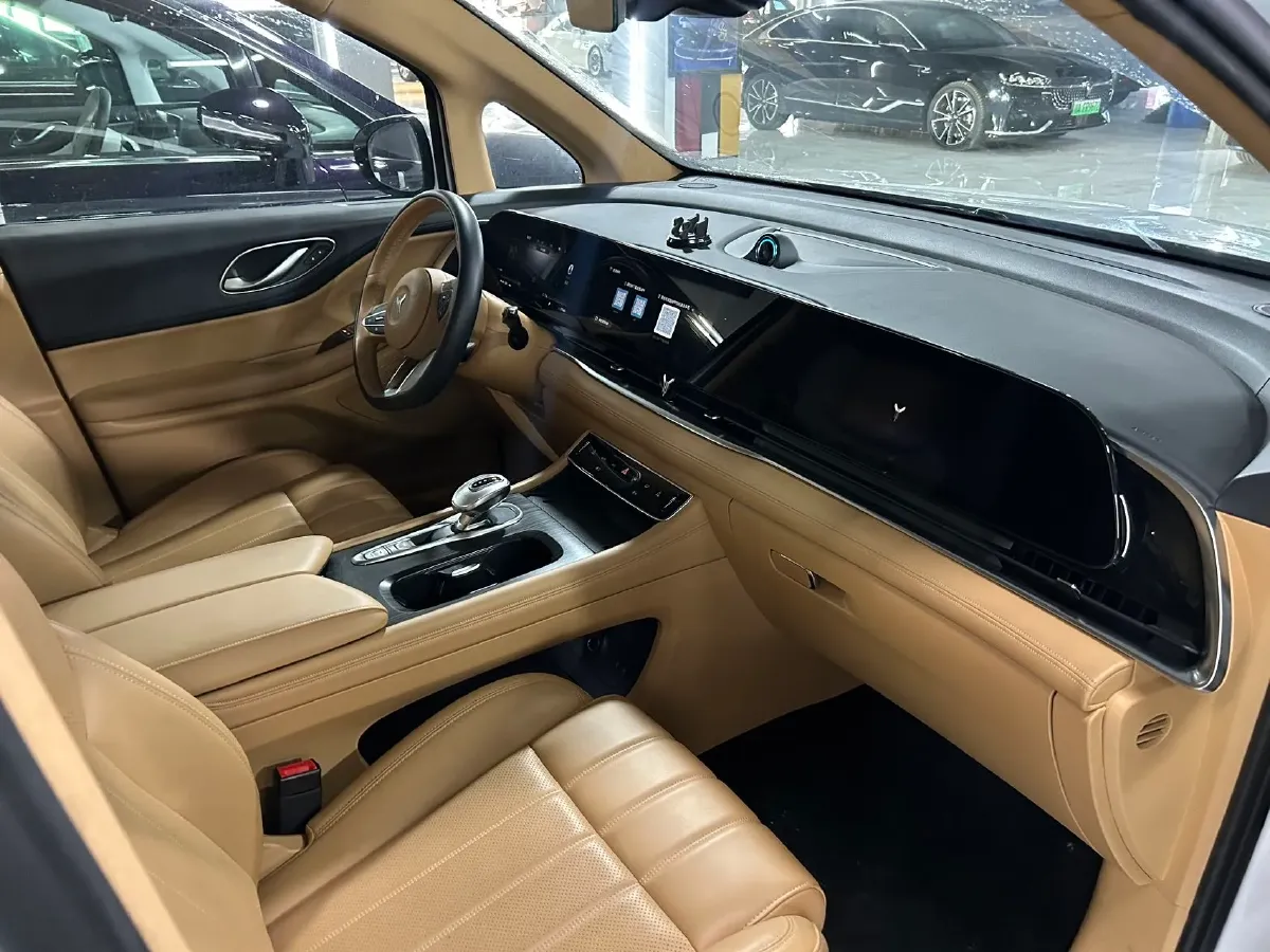 2022 Voyah Dream BEV 108.7KWH,autocango,china used car exporter,china ev exporter,chinese used car exporter,chinese used ev exporter