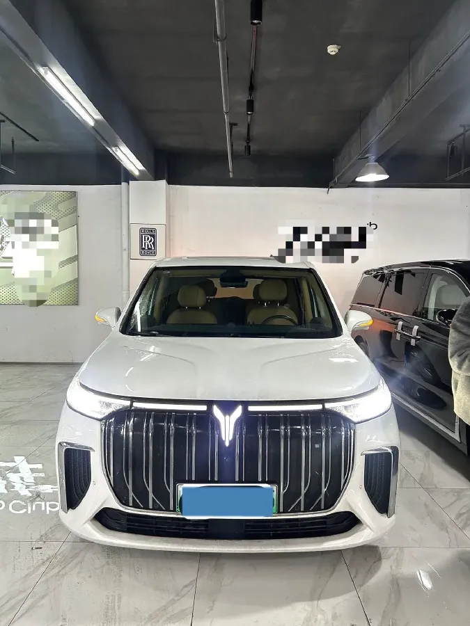 2022 Voyah Dream BEV 108.7KWH,autocango,china used car exporter,china ev exporter,chinese used car exporter,chinese used ev exporter