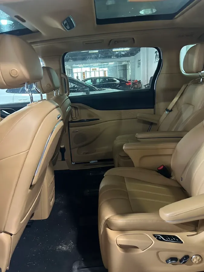 2022 Voyah Dream BEV 108.7KWH,autocango,china used car exporter,china ev exporter,chinese used car exporter,chinese used ev exporter