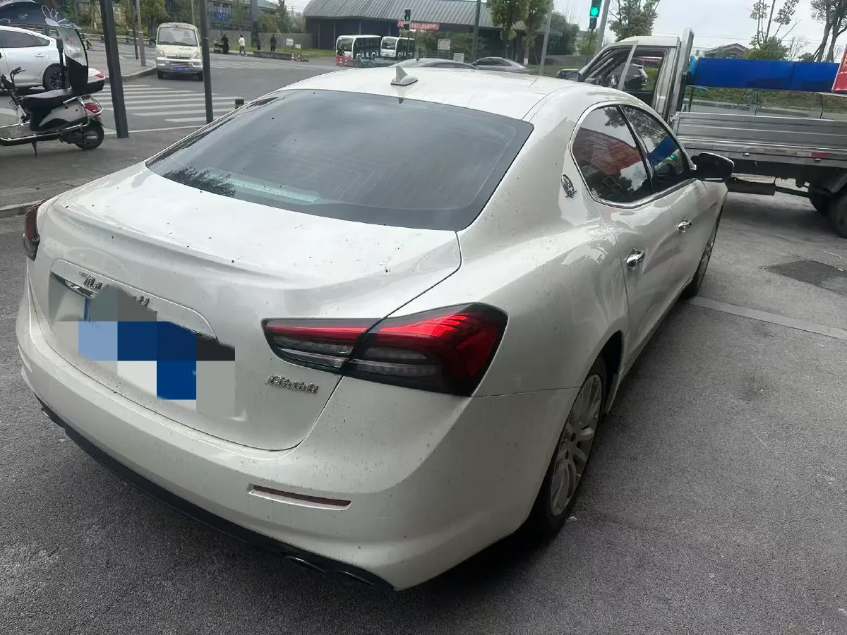 2021 Maserati Ghibli 2.0T 330HP L4 8AT,autocango,china used car exporter,china ev exporter,chinese used car exporter,chinese used ev exporter