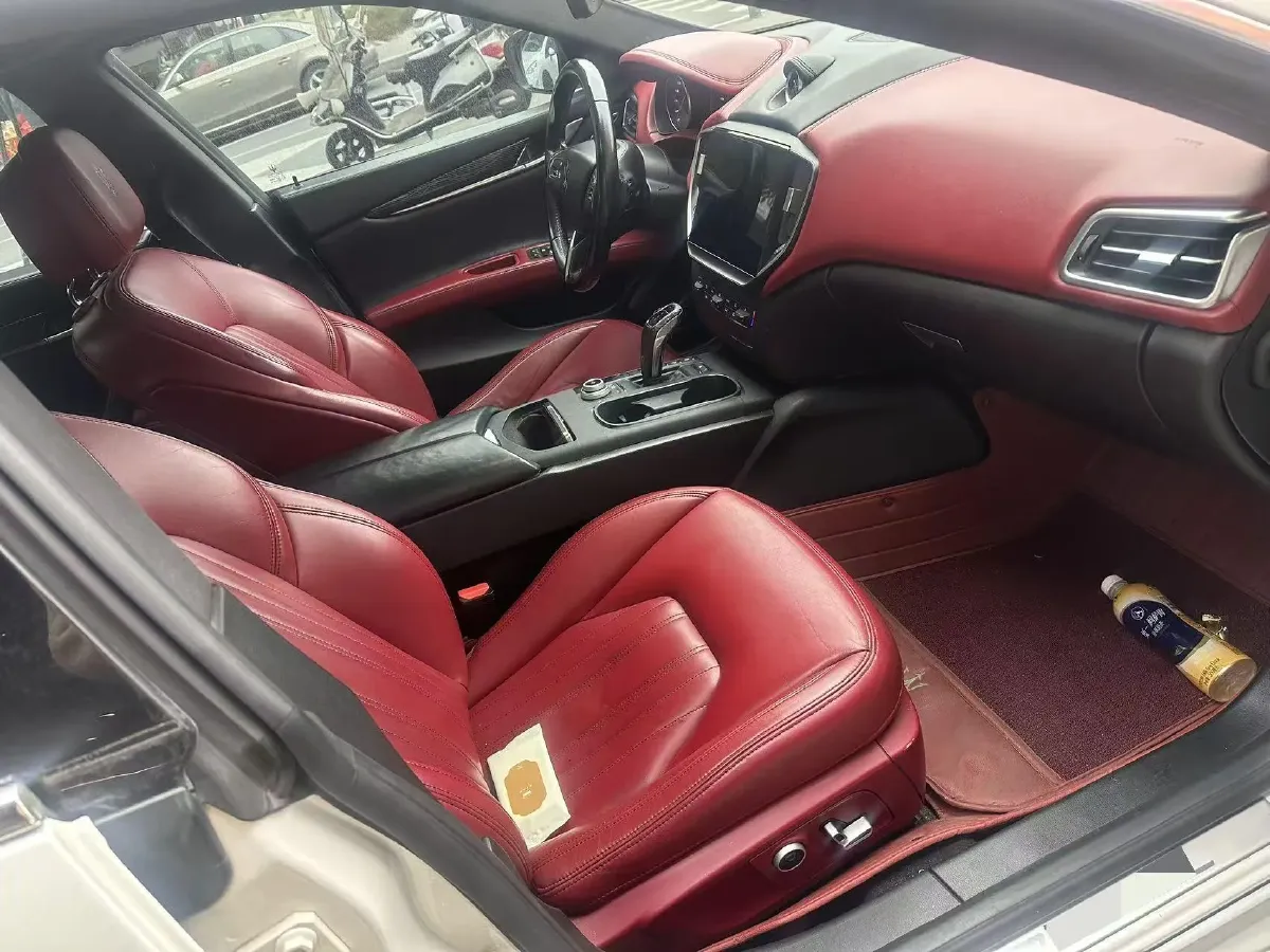 2021 Maserati Ghibli 2.0T 330HP L4 8AT,autocango,china used car exporter,china ev exporter,chinese used car exporter,chinese used ev exporter