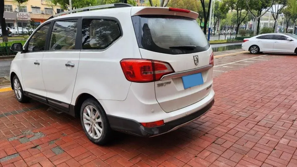 2016 BaoJun 730 1.5L 112HP L4 5MT,autocango,china used car exporter,china ev exporter,chinese used car exporter,chinese used ev exporter