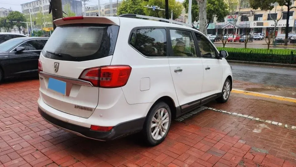 2016 BaoJun 730 1.5L 112HP L4 5MT,autocango,china used car exporter,china ev exporter,chinese used car exporter,chinese used ev exporter