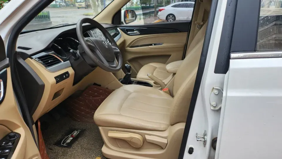 2016 BaoJun 730 1.5L 112HP L4 5MT,autocango,china used car exporter,china ev exporter,chinese used car exporter,chinese used ev exporter