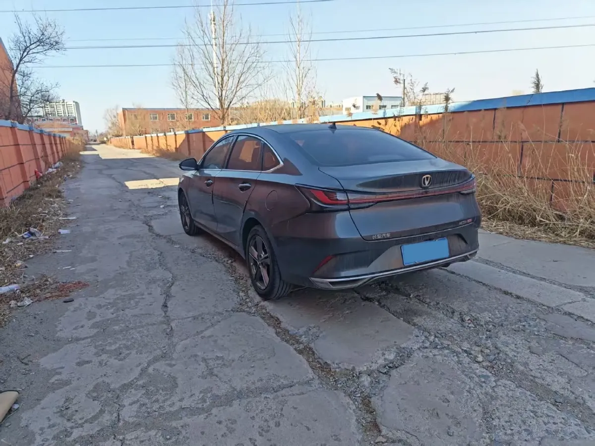 2023 ChangAn Raeton Plus 1.5T 188HP L4 7DCT,autocango,china used car exporter,china ev exporter,chinese used car exporter,chinese used ev exporter