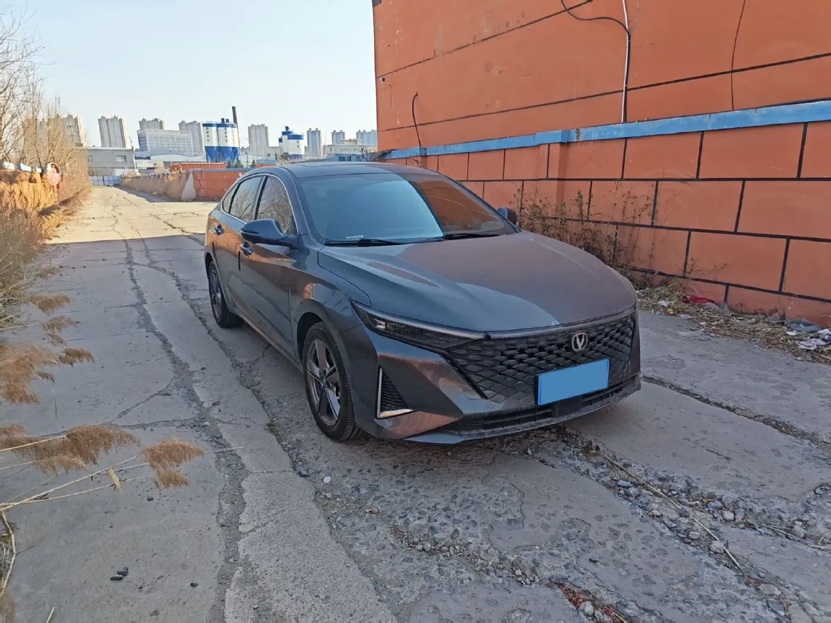 2023 ChangAn Raeton Plus 1.5T 188HP L4 7DCT,autocango,china used car exporter,china ev exporter,chinese used car exporter,chinese used ev exporter
