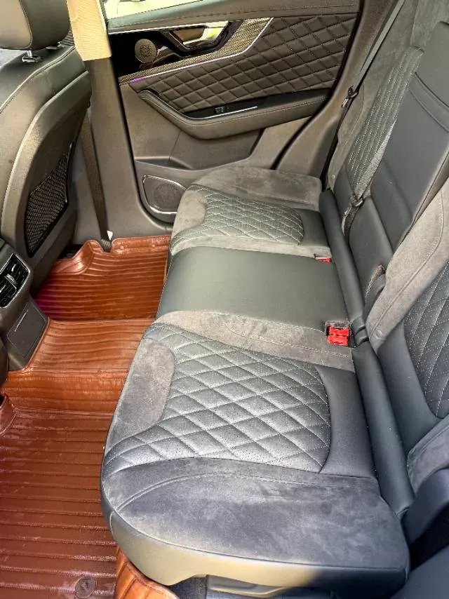 2022 HongQi HS5 2.0T 224HP L4 6AT,autocango,china used car exporter,china ev exporter,chinese used car exporter,chinese used ev exporter