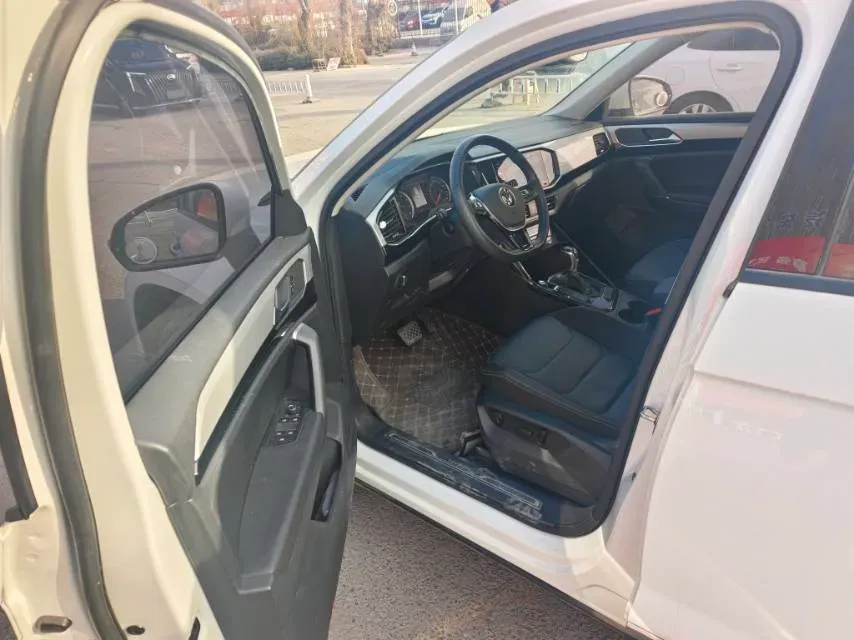 2019 MINI CLUBMAN 1.5T 102HP L3 6AT,autocango,china used car exporter,china ev exporter,chinese used car exporter,chinese used ev exporter