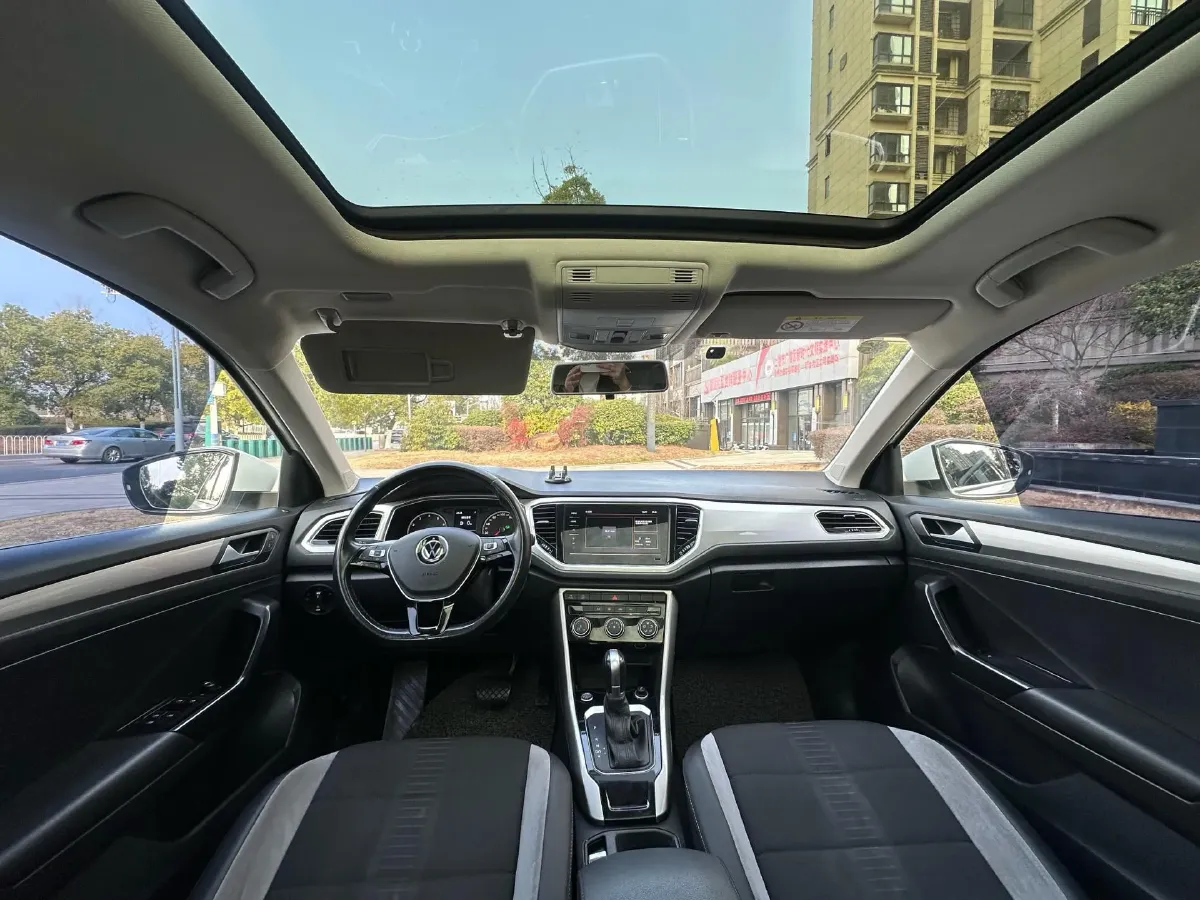 2022 Volkswagen T-Roc 1.4T 150HP L4 7DCT,autocango,china used car exporter,china ev exporter,chinese used car exporter,chinese used ev exporter