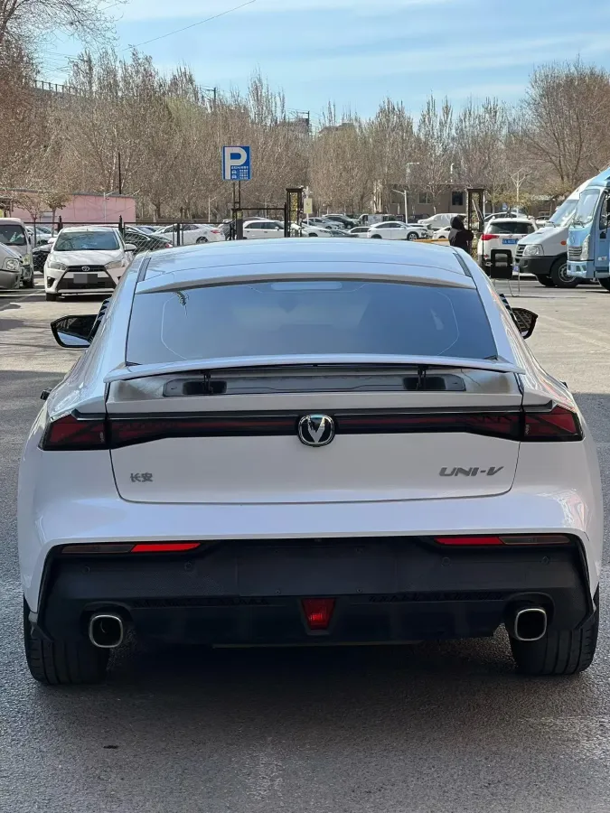 2023 ChangAn UNI-V 1.5T 188HP L4 7DCT,autocango,china used car exporter,china ev exporter,chinese used car exporter,chinese used ev exporter