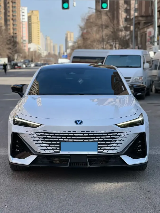 2023 ChangAn UNI-V 1.5T 188HP L4 7DCT,autocango,china used car exporter,china ev exporter,chinese used car exporter,chinese used ev exporter