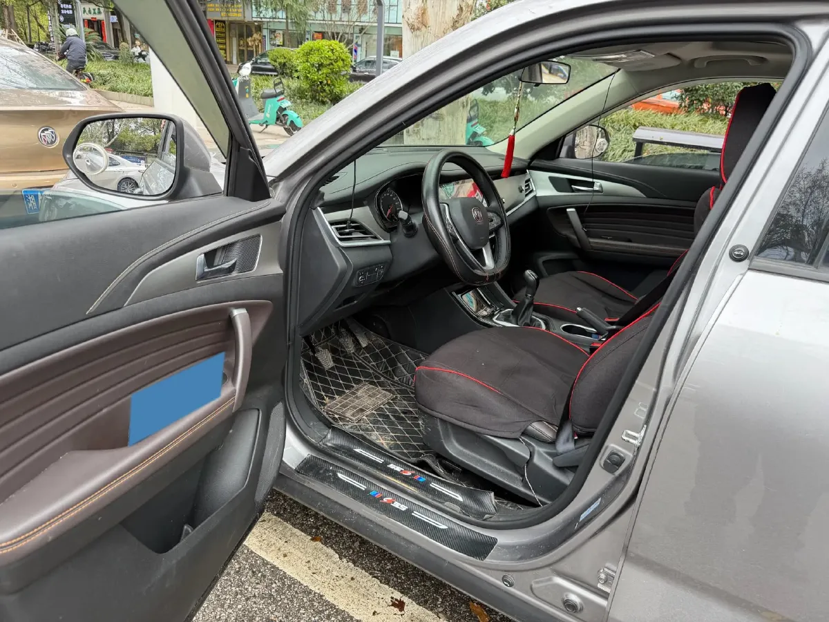 2019 ChangAn CS35 Plus 1.6L 128HP L4 5MT,autocango,china used car exporter,china ev exporter,chinese used car exporter,chinese used ev exporter