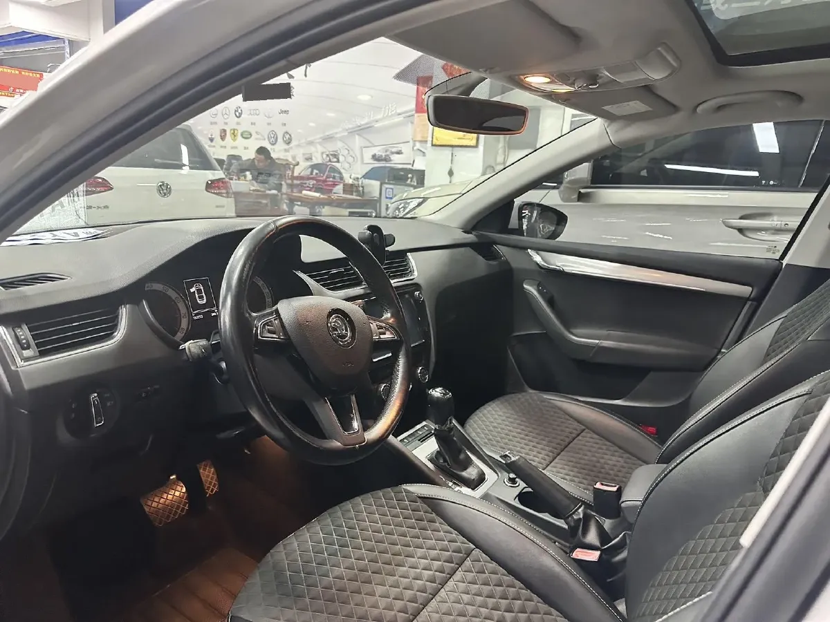 2018 Skoda Octavia 1.2T 116HP L4 7DCT,autocango,china used car exporter,china ev exporter,chinese used car exporter,chinese used ev exporter