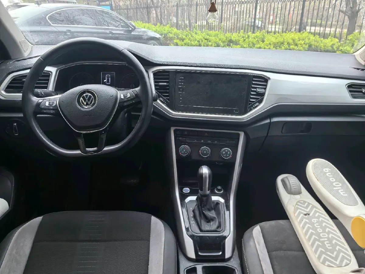 2022 Volkswagen T-Roc 1.4T 150HP L4 7DCT,autocango,china used car exporter,china ev exporter,chinese used car exporter,chinese used ev exporter