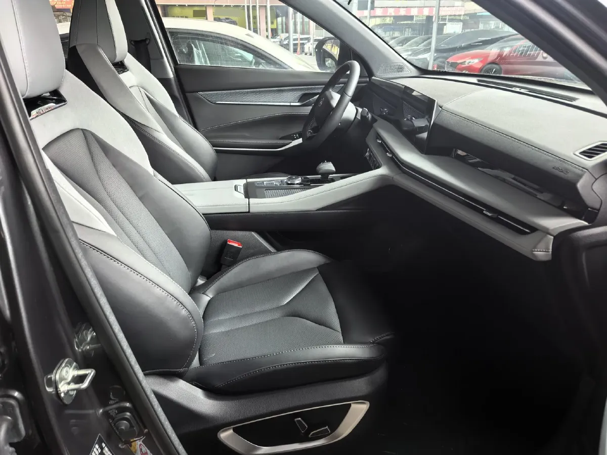 2025 ChangAn CS75 Plus 1.5T 188HP L4 8AT,autocango,china used car exporter,china ev exporter,chinese used car exporter,chinese used ev exporter