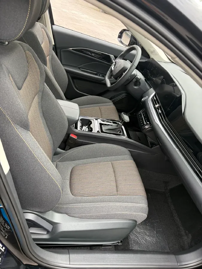 2025 Bestune B70 1.5T 169HP L4 7DCT,autocango,china used car exporter,china ev exporter,chinese used car exporter,chinese used ev exporter