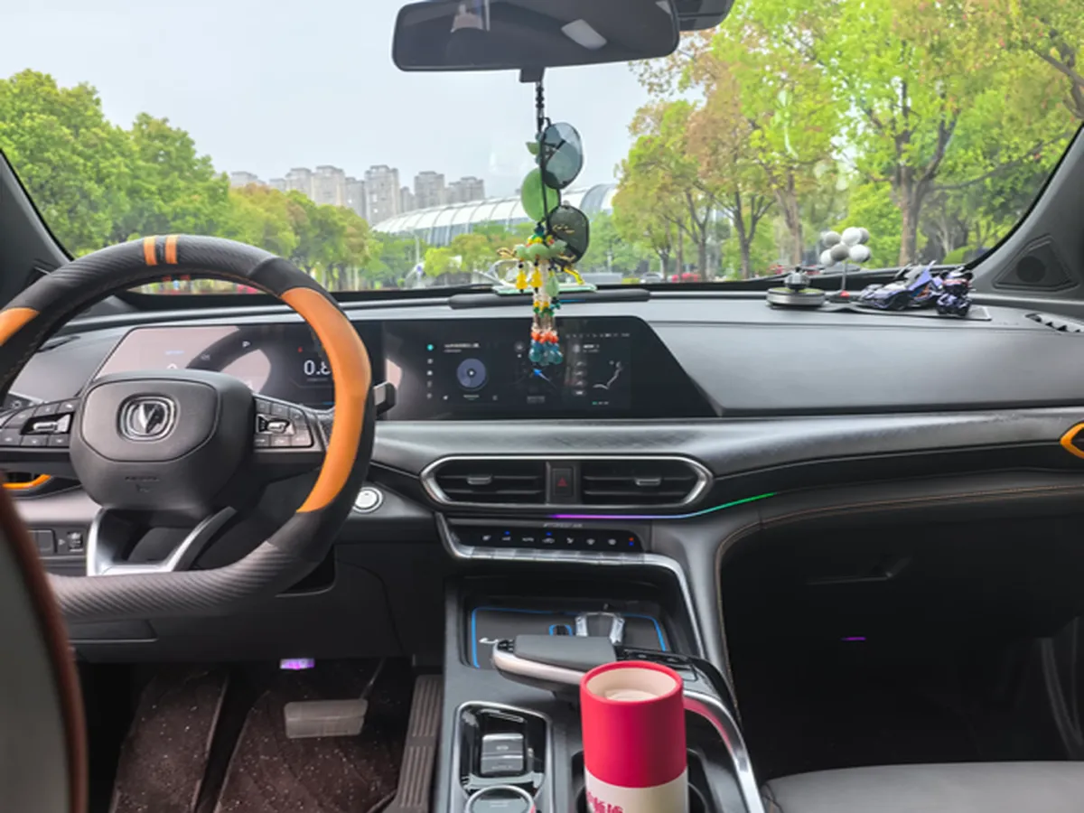 2021 ChangAn UNI-T 1.5T 180HP L4 7DCT,autocango,china used car exporter,china ev exporter,chinese used car exporter,chinese used ev exporter