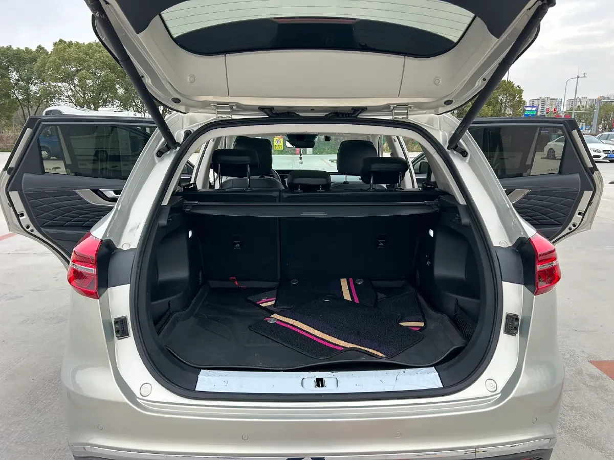 2022 HongQi HS5 2.0T 224HP L4 6AT,autocango,china used car exporter,china ev exporter,chinese used car exporter,chinese used ev exporter