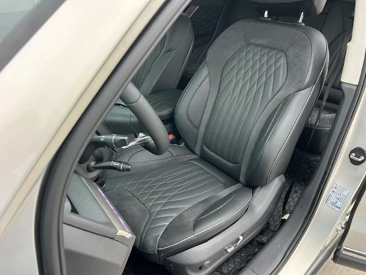 2022 HongQi HS5 2.0T 224HP L4 6AT,autocango,china used car exporter,china ev exporter,chinese used car exporter,chinese used ev exporter