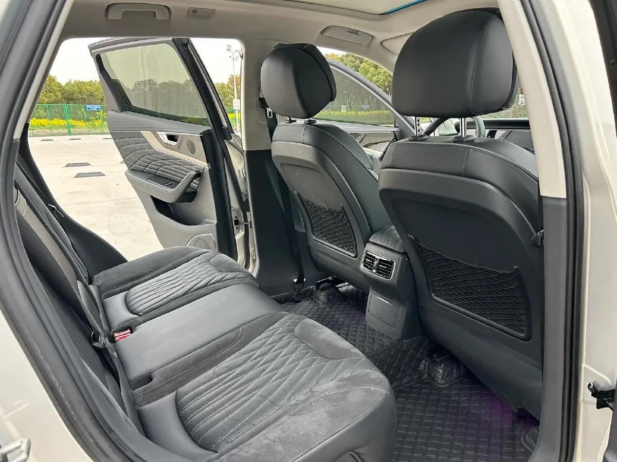 2022 HongQi HS5 2.0T 224HP L4 6AT,autocango,china used car exporter,china ev exporter,chinese used car exporter,chinese used ev exporter