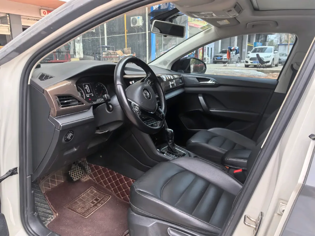 2019 MINI MINI 1.5T 102HP L3 7DCT,autocango,china used car exporter,china ev exporter,chinese used car exporter,chinese used ev exporter