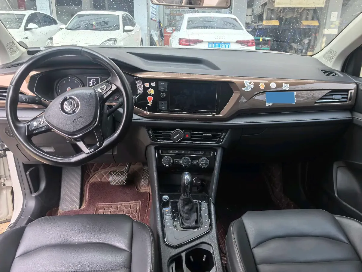 2019 MINI MINI 1.5T 102HP L3 7DCT,autocango,china used car exporter,china ev exporter,chinese used car exporter,chinese used ev exporter