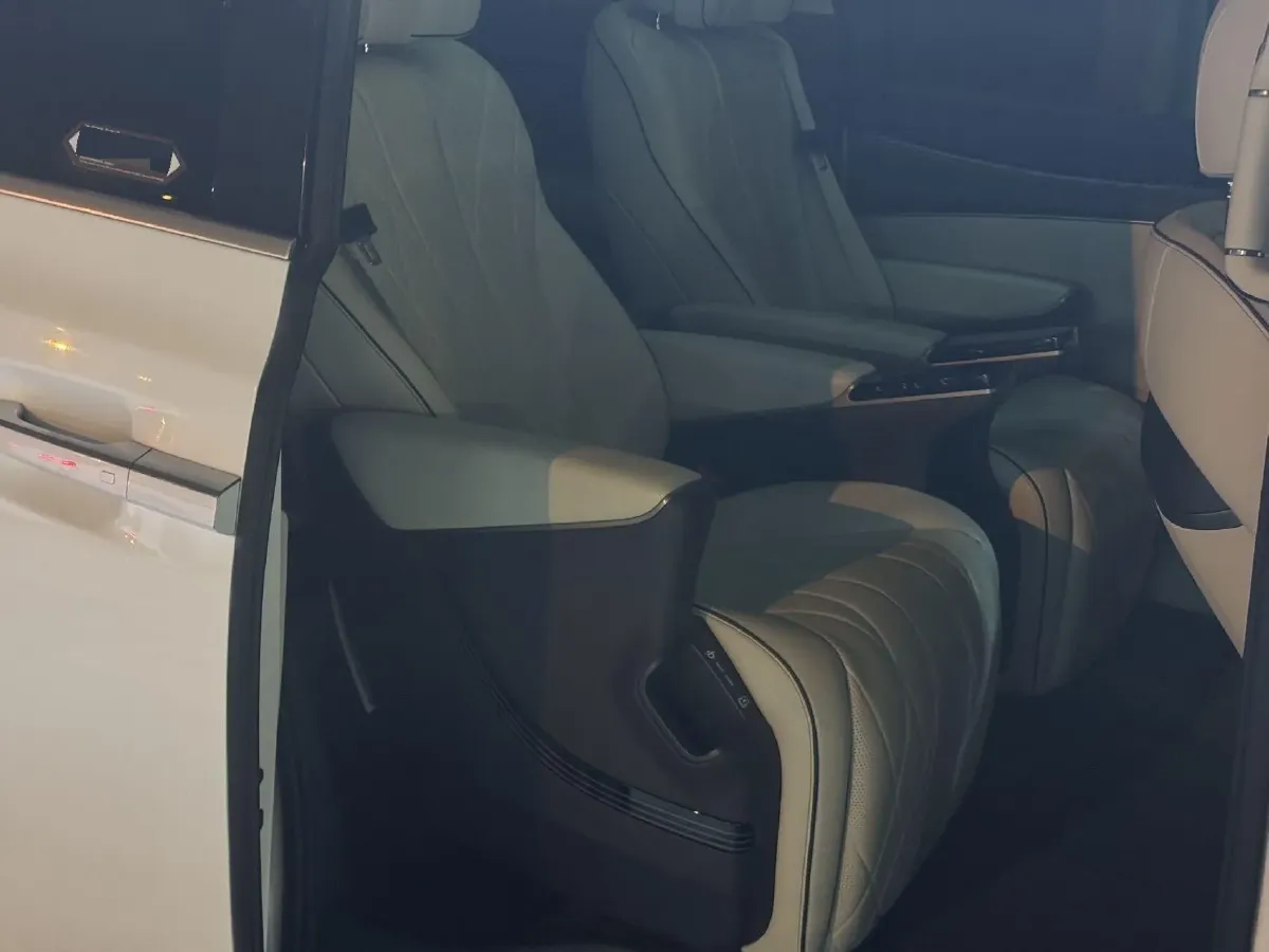 2024 Denza D9 1.5T 139HP L4 E-CVT PHEV 40KWH,autocango,china used car exporter,china ev exporter,chinese used car exporter,chinese used ev exporter