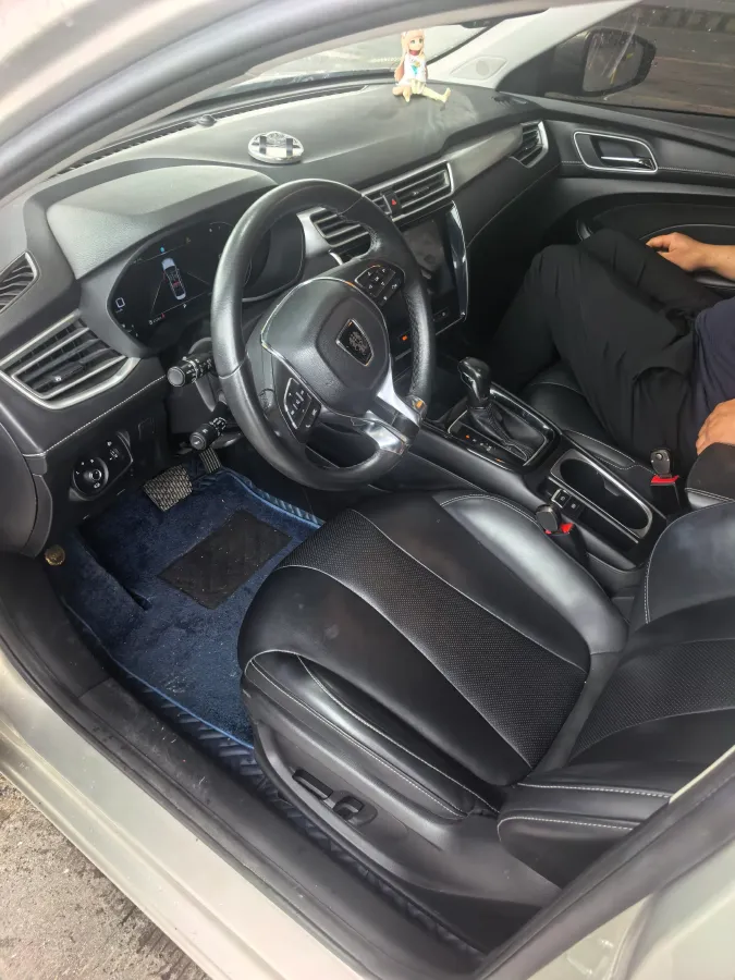 2019 Roewe i5 1.5T 169HP L4 7DCT,autocango,china used car exporter,china ev exporter,chinese used car exporter,chinese used ev exporter