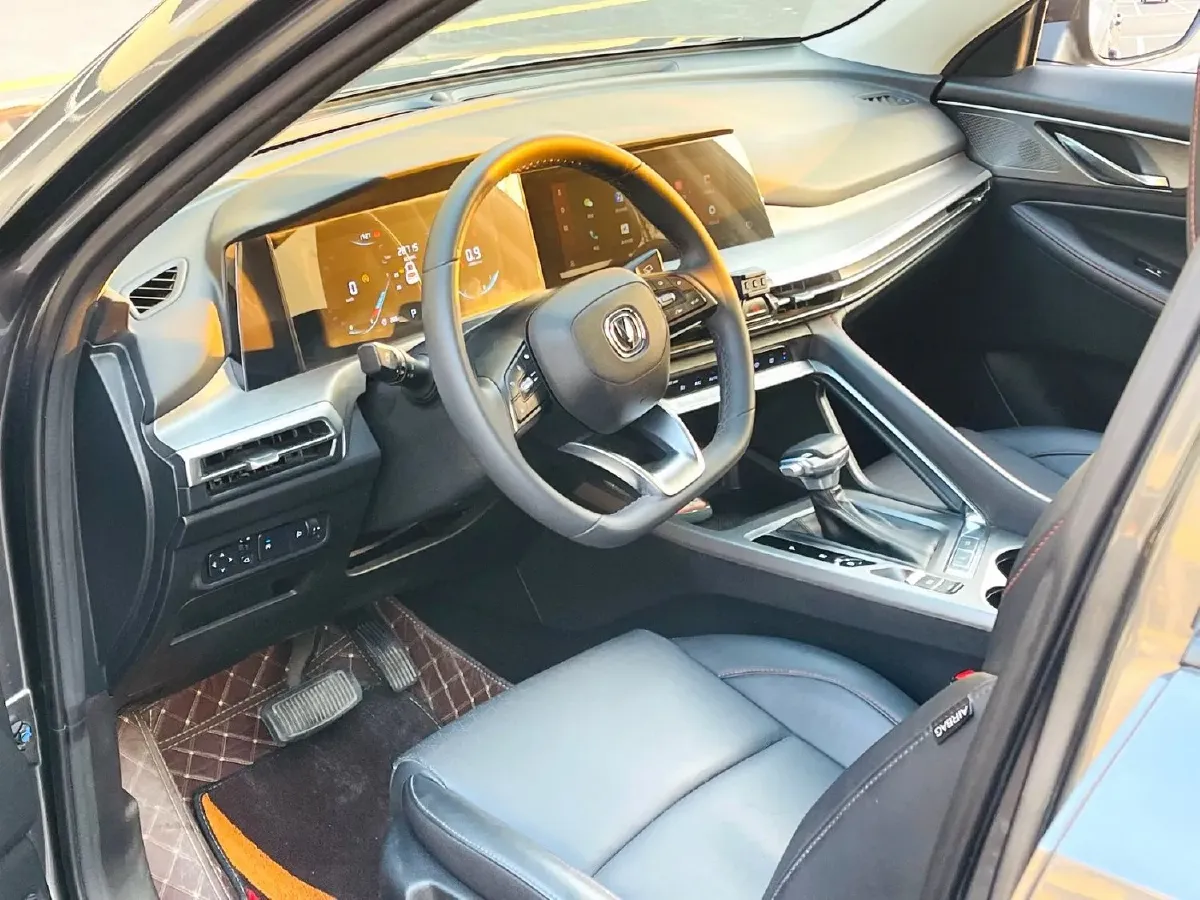 2021 ChangAn CS35 Plus 1.4T 160HP L4 7DCT,autocango,china used car exporter,china ev exporter,chinese used car exporter,chinese used ev exporter