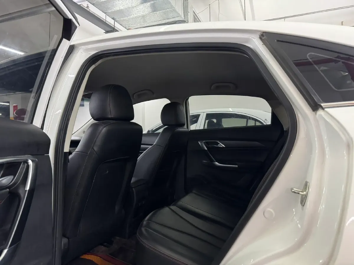 2022 Bestune B70 2.0T 224HP L4 6AT,autocango,china used car exporter,china ev exporter,chinese used car exporter,chinese used ev exporter