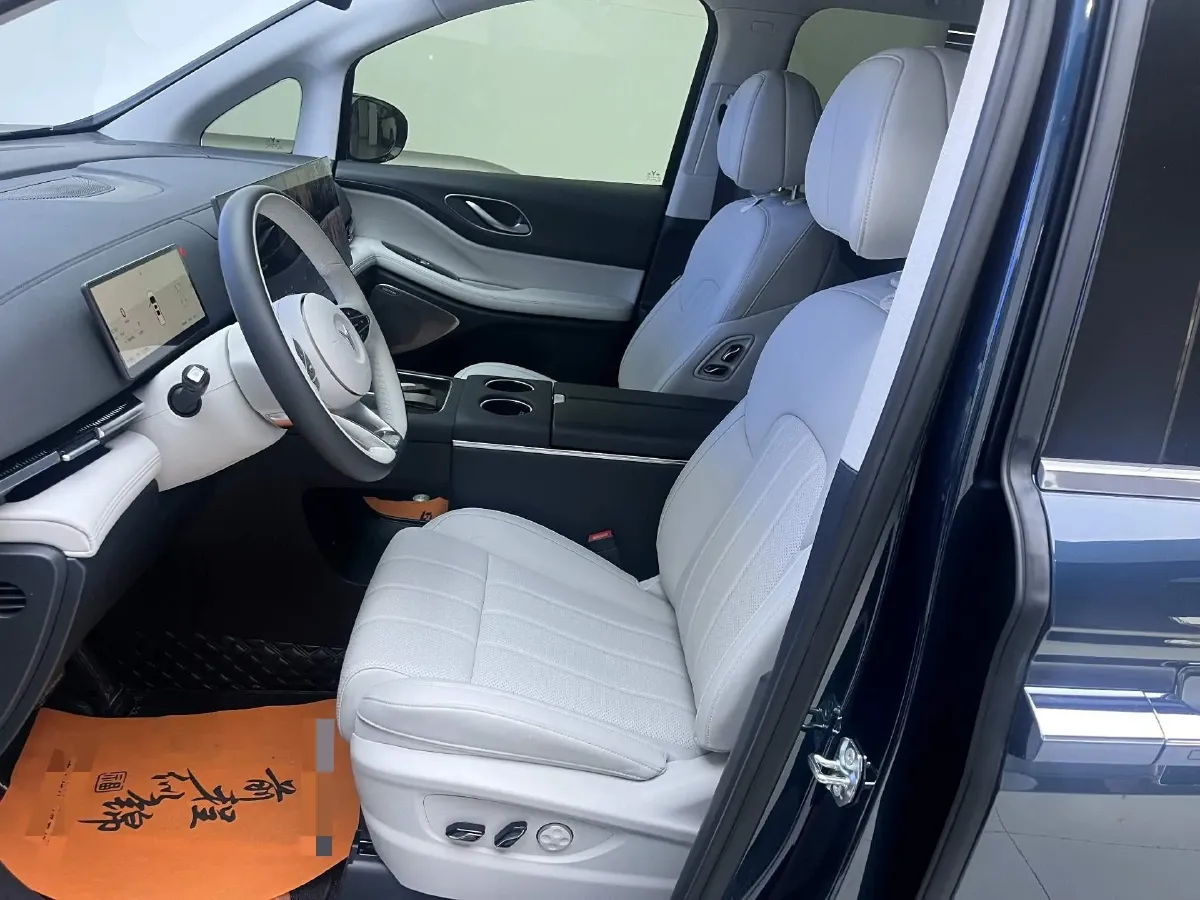 2025 Voyah Dream 1.5T 150HP L4 PHEV 41.7KWH,autocango,china used car exporter,china ev exporter,chinese used car exporter,chinese used ev exporter