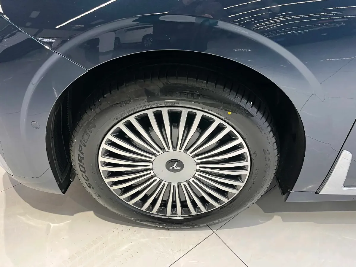 2025 Voyah Dream 1.5T 150HP L4 PHEV 41.7KWH,autocango,china used car exporter,china ev exporter,chinese used car exporter,chinese used ev exporter