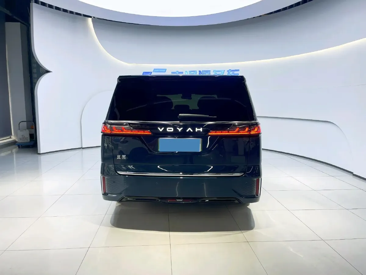 2025 Voyah Dream 1.5T 150HP L4 PHEV 41.7KWH,autocango,china used car exporter,china ev exporter,chinese used car exporter,chinese used ev exporter