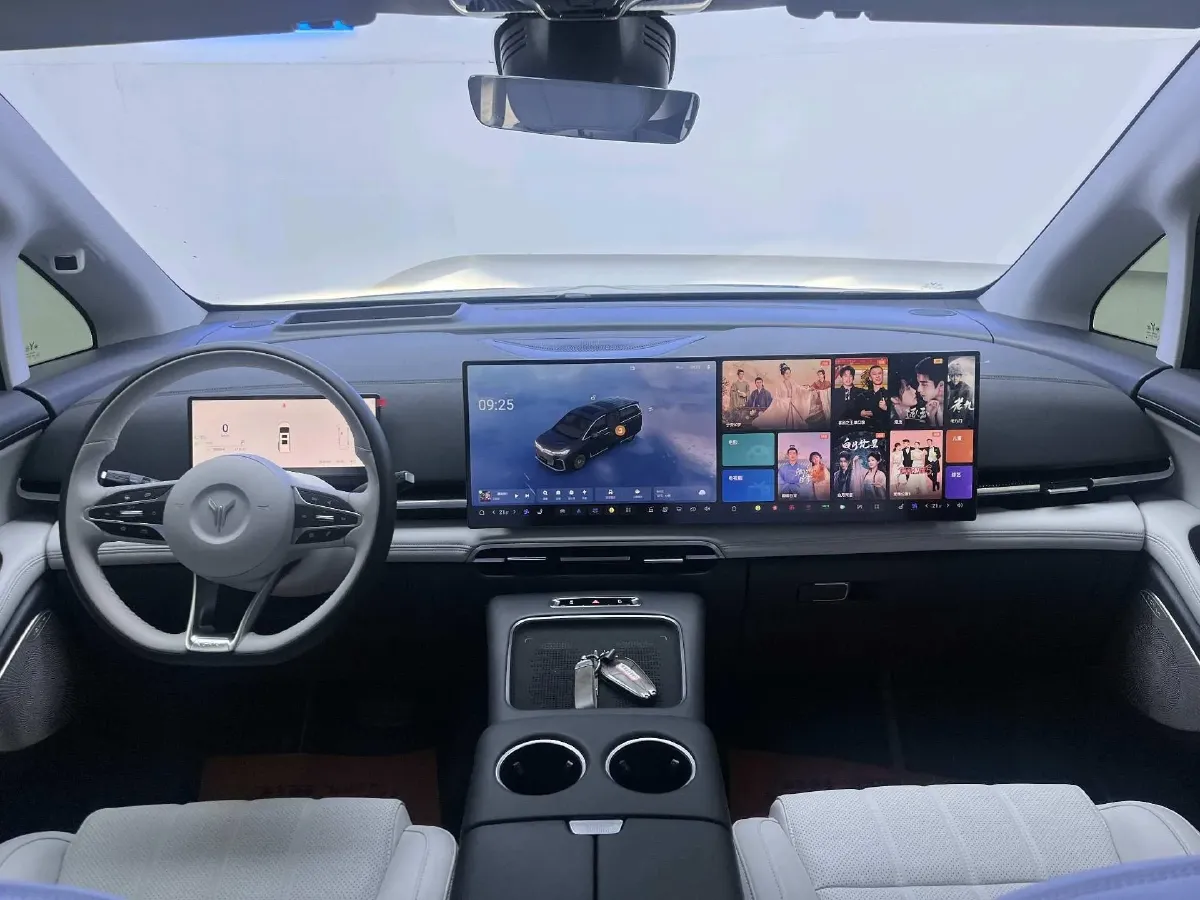 2025 Voyah Dream 1.5T 150HP L4 PHEV 41.7KWH,autocango,china used car exporter,china ev exporter,chinese used car exporter,chinese used ev exporter