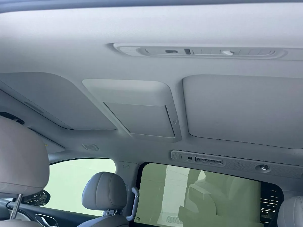 2025 Voyah Dream 1.5T 150HP L4 PHEV 41.7KWH,autocango,china used car exporter,china ev exporter,chinese used car exporter,chinese used ev exporter