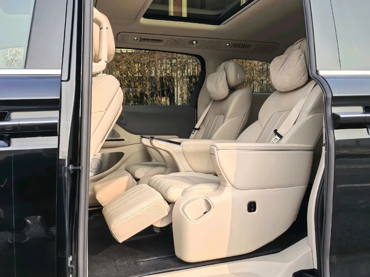 2025 Voyah Dream 1.5T 150HP L4 PHEV 41.7KWH,autocango,china used car exporter,china ev exporter,chinese used car exporter,chinese used ev exporter