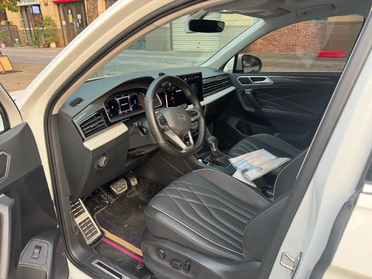 2024 Volkswagen Tiguan L 2.0T 186HP L4 7DCT,autocango,china used car exporter,china ev exporter,chinese used car exporter,chinese used ev exporter