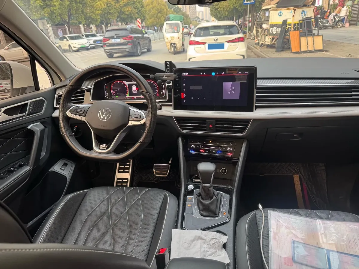 2024 Volkswagen Tiguan L 2.0T 186HP L4 7DCT,autocango,china used car exporter,china ev exporter,chinese used car exporter,chinese used ev exporter